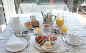 Avondale Farmhouse B&B